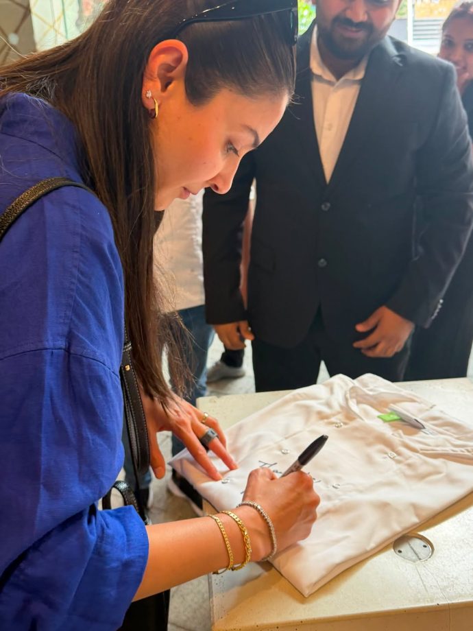 Anushka Sharma Visits London OMNOM; CEO Calls It ‘Heart-Filling’ Moment 1