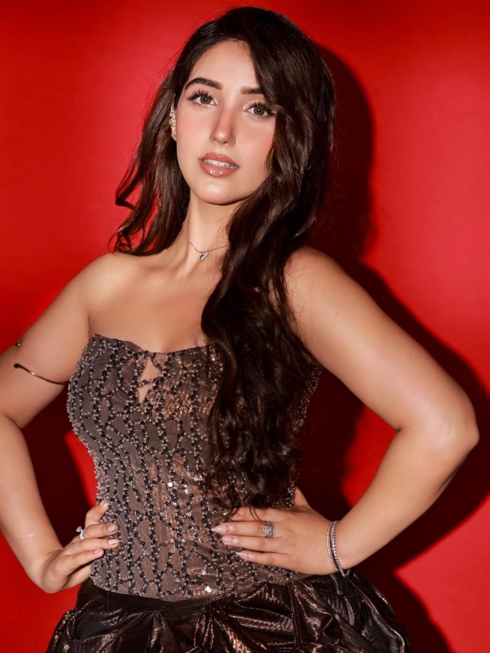 Ashnoor Kaur Dazzles in a Gold Corset Gown, Serving Old-Hollywood Glamour 1