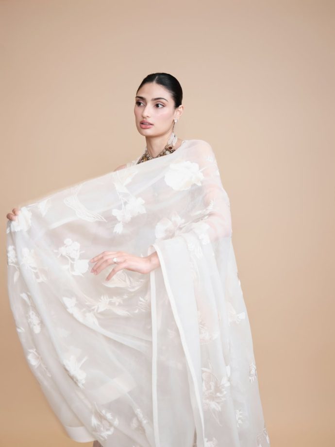 Athiya Shetty Gives White Ethnicwear New Life 1