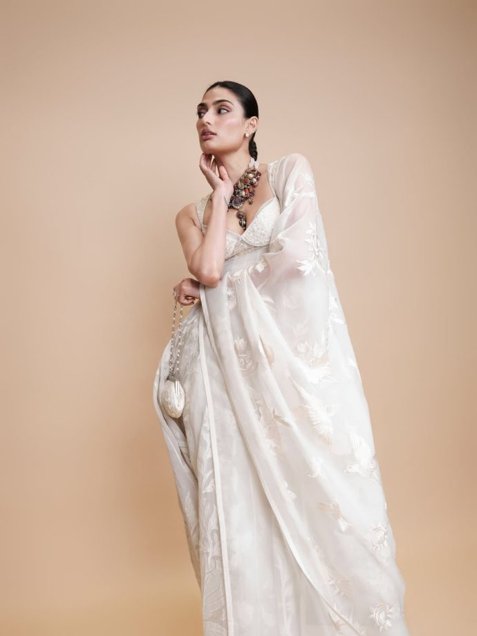 Athiya Shetty Gives White Ethnicwear New Life 1