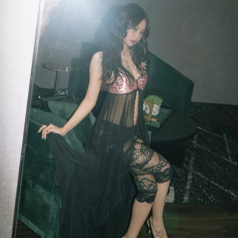 BLACKPINK Jennie Makes Lace Look Luxe 1