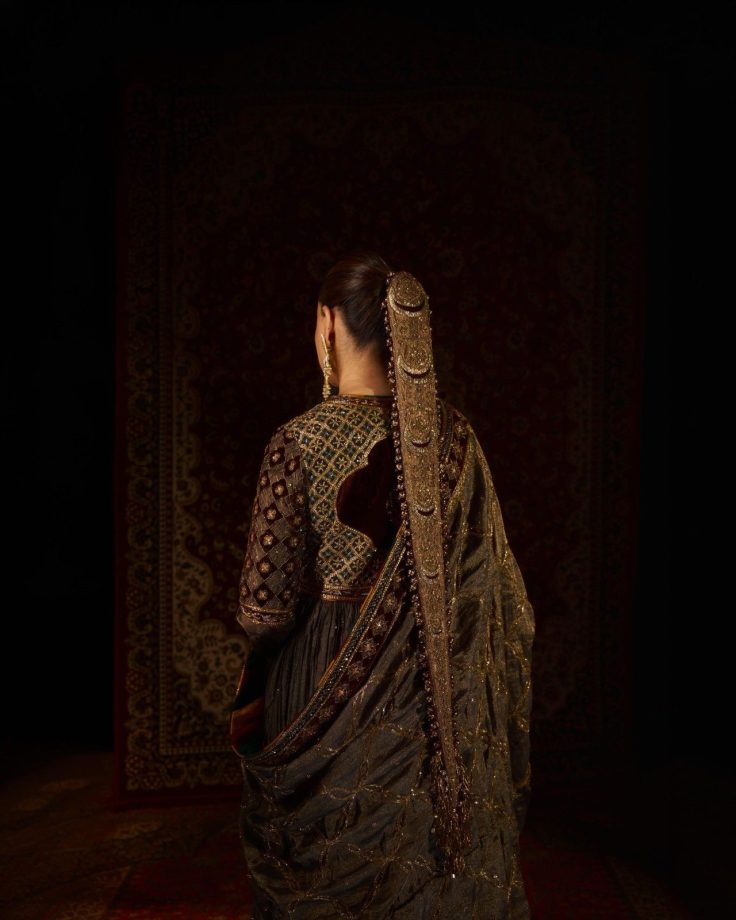 Genelia Deshmukh Stuns in a Regal Charcoal Anarkali 1