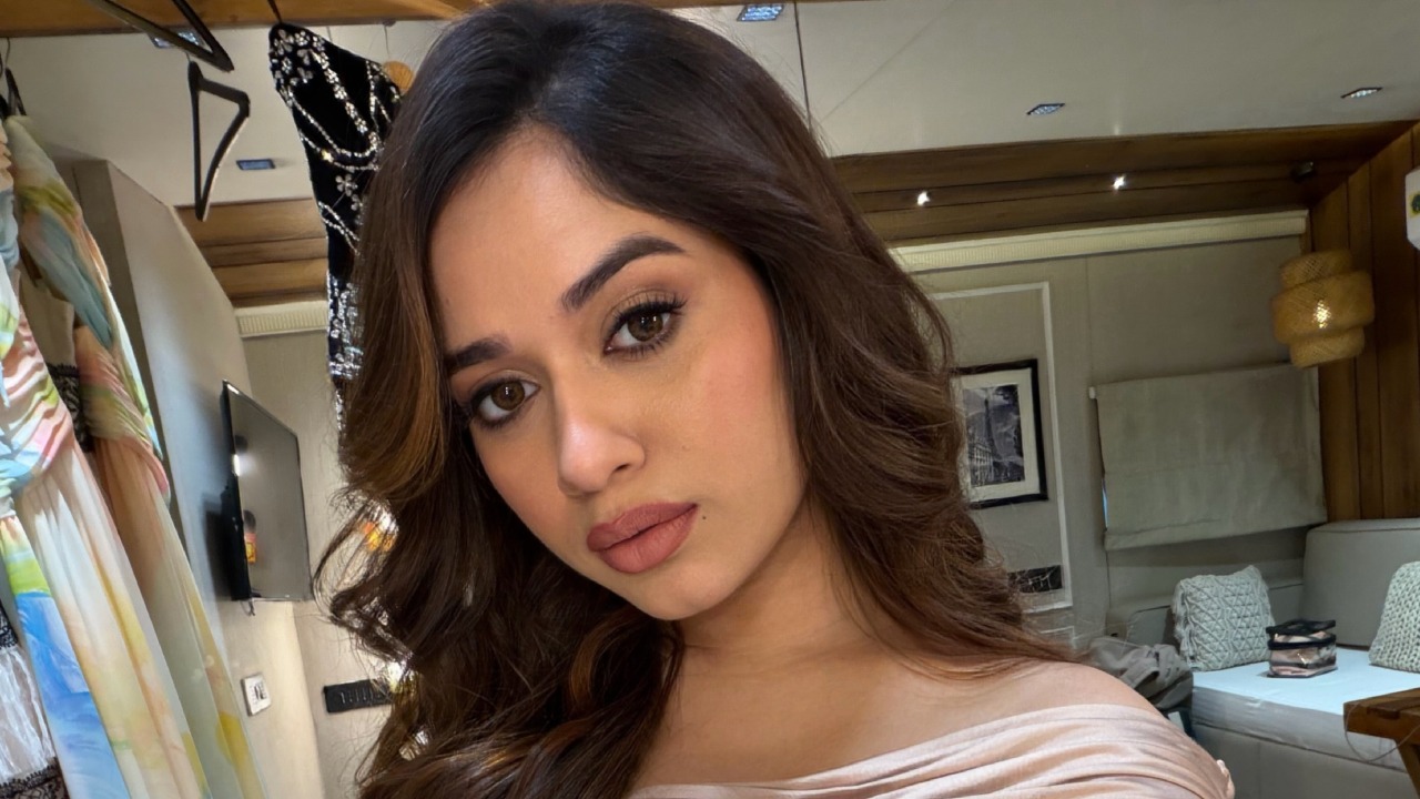 Jannat Zubair Stuns in a Draped Champagne Gown 1
