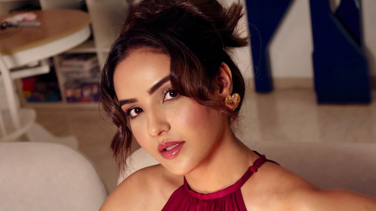 Jasmin Bhasin Serves Burgundy Mini Dress Glam 1