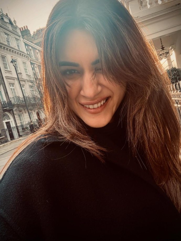 Kriti Sanon Gives Fans a Glimpse Into Her Personal Life With a Heartwarming ‘Half Yearly Dump’ 1