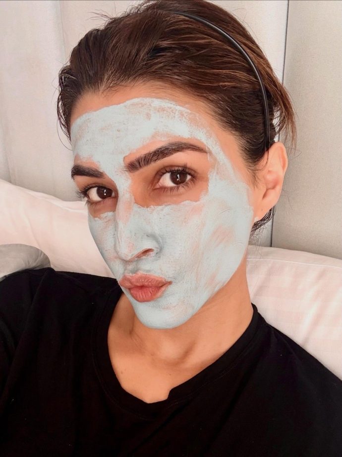 Kriti Sanon Gives Fans a Glimpse Into Her Personal Life With a Heartwarming ‘Half Yearly Dump’ 1