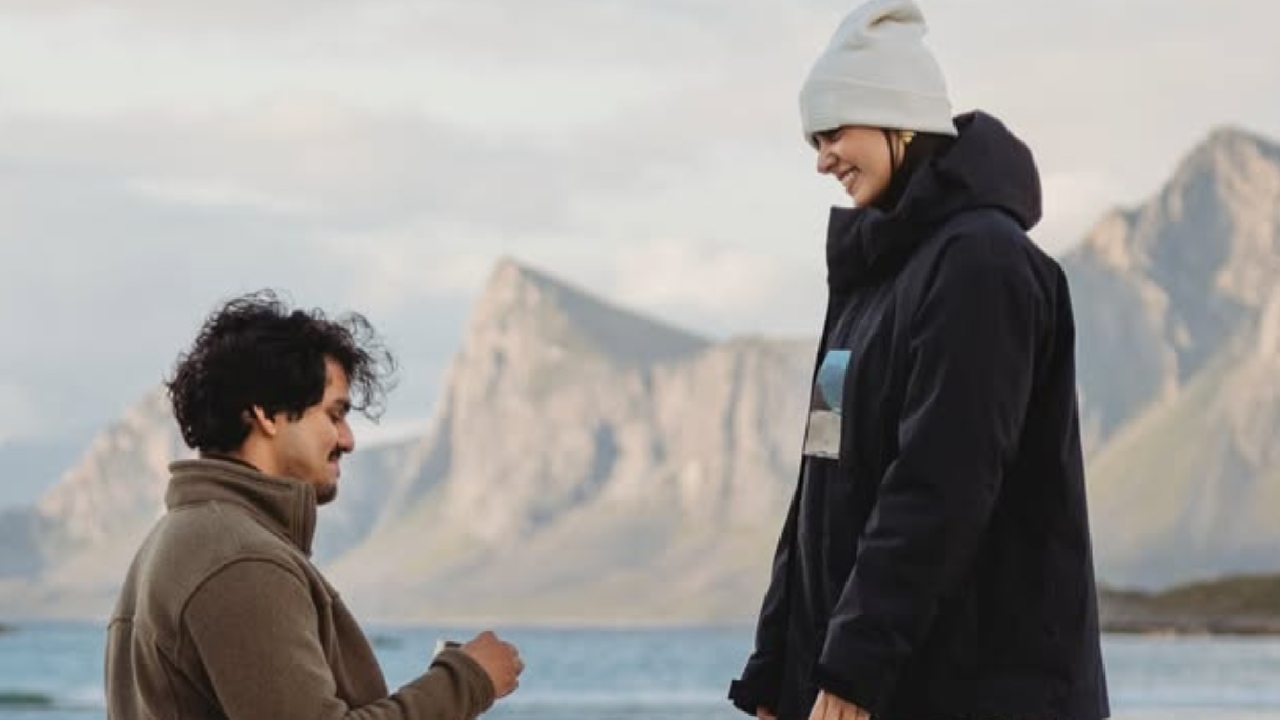 Main Vaapas Aaunga Director Imtiaz Ali's Daughter Ida Engaged To Krish Agrawal, Peek Into Romantic Moment 1