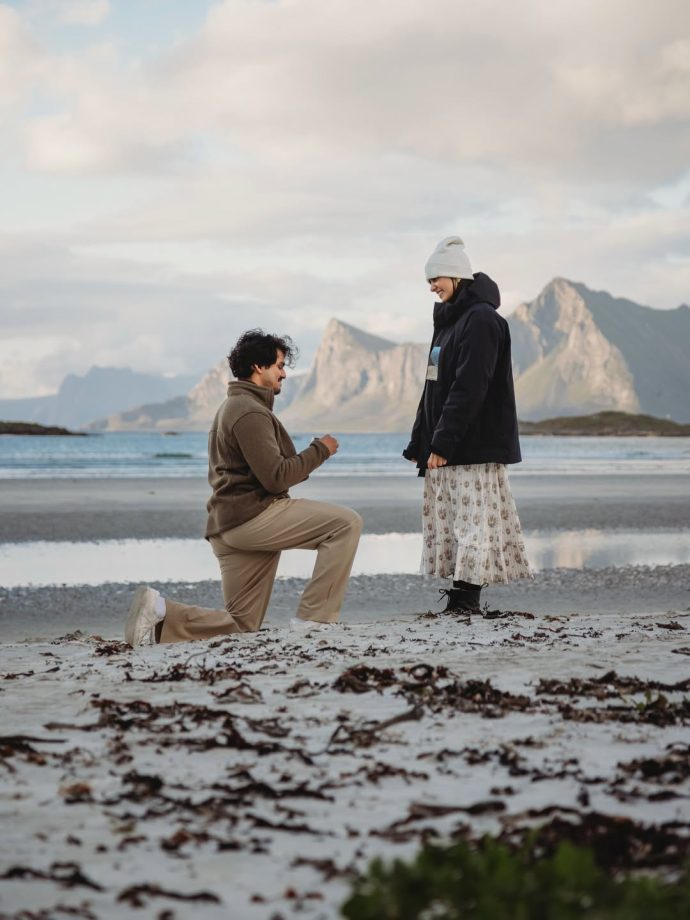 Main Vaapas Aaunga Director Imtiaz Ali's Daughter Ida Engaged To Krish Agrawal, Peek Into Romantic Moment 1