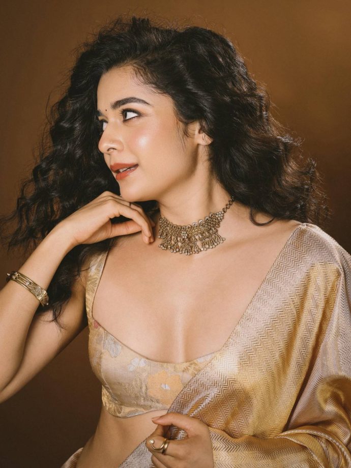 Mithila Palkar Keeps It Graceful in a Champagne Gold Saree 1