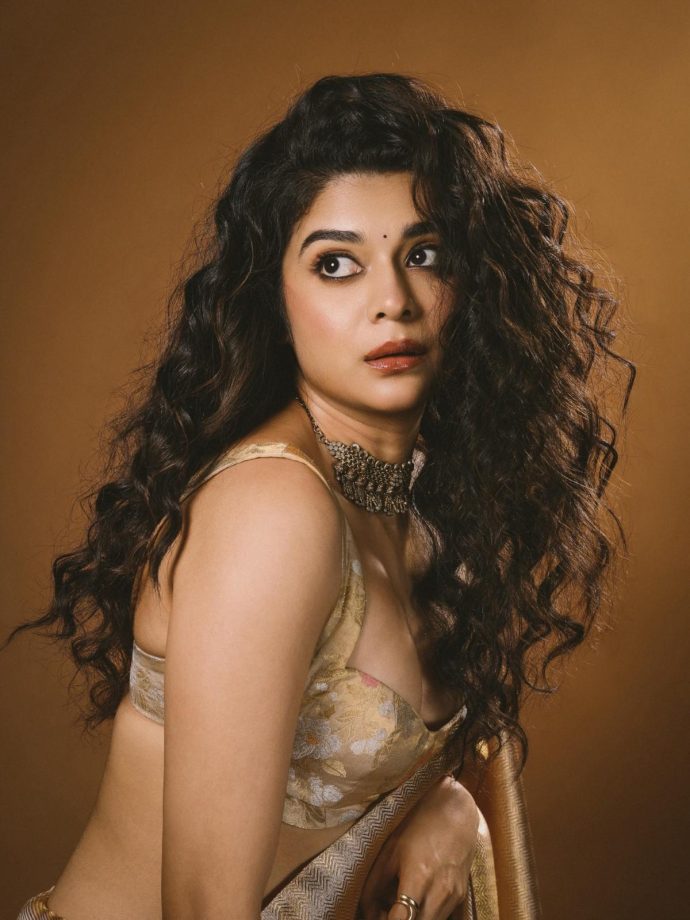 Mithila Palkar Keeps It Graceful in a Champagne Gold Saree 1