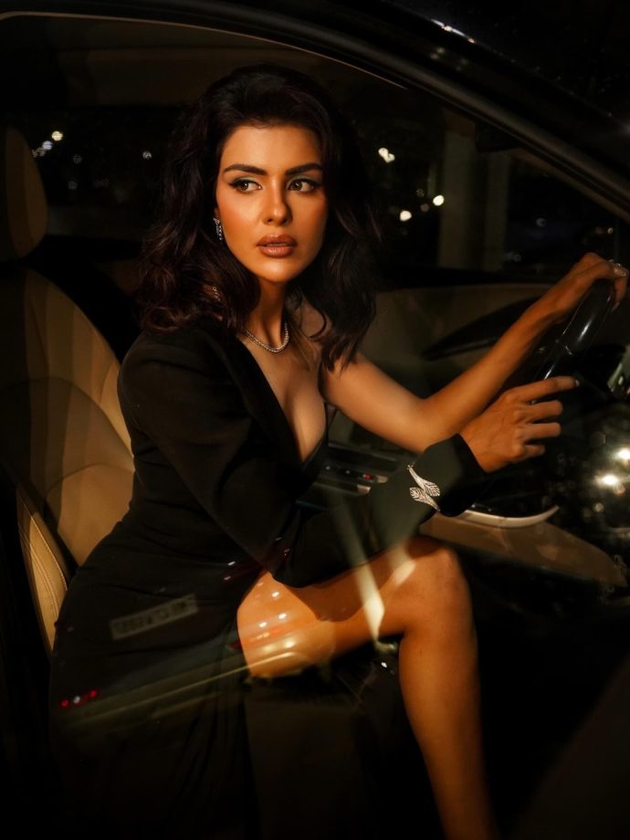 Priyanka Chahar Choudhary Serves Timeless Glamour in a Stunning Black Thigh-High Slit Gown 1