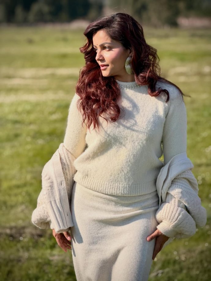 Rubina Dilaik Elevates Everyday Knitwear Fashion 1