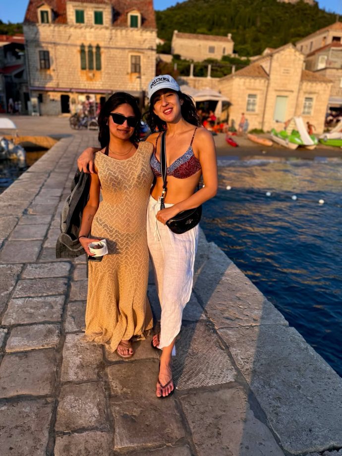Sara Ali Khan's Vacation Carousel Celebrates Girlfriendship 1