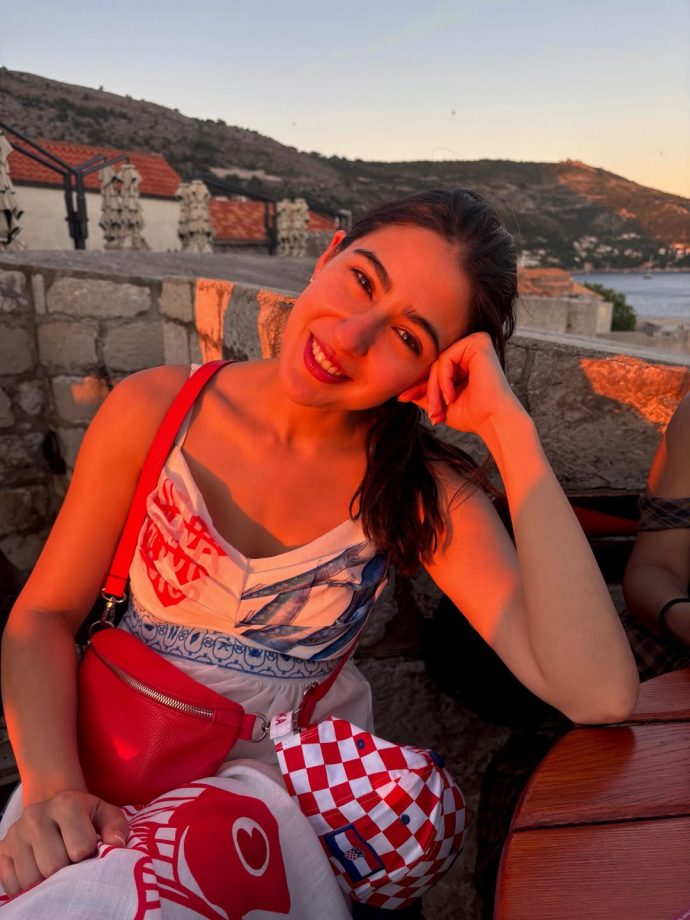 Sara Ali Khan's Vacation Carousel Celebrates Girlfriendship 1