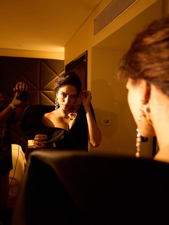 Sobhita Dhulipala Stuns Black Couture Drama, Bold Glamour 1