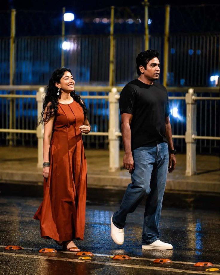 Vijay Sethupathi Romances Sai Pallavi On Howrah Bridge; Check Viral Video 1