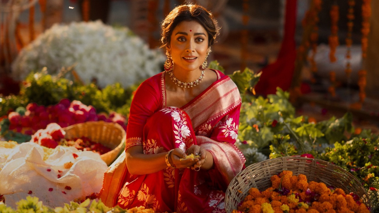 Shriya Saran Shines Handwoven Floral Silk Saree 2
