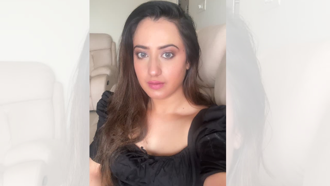 Aalisha Panwar Falls Victim To Scam, Spreads Awareness Among Actors 1