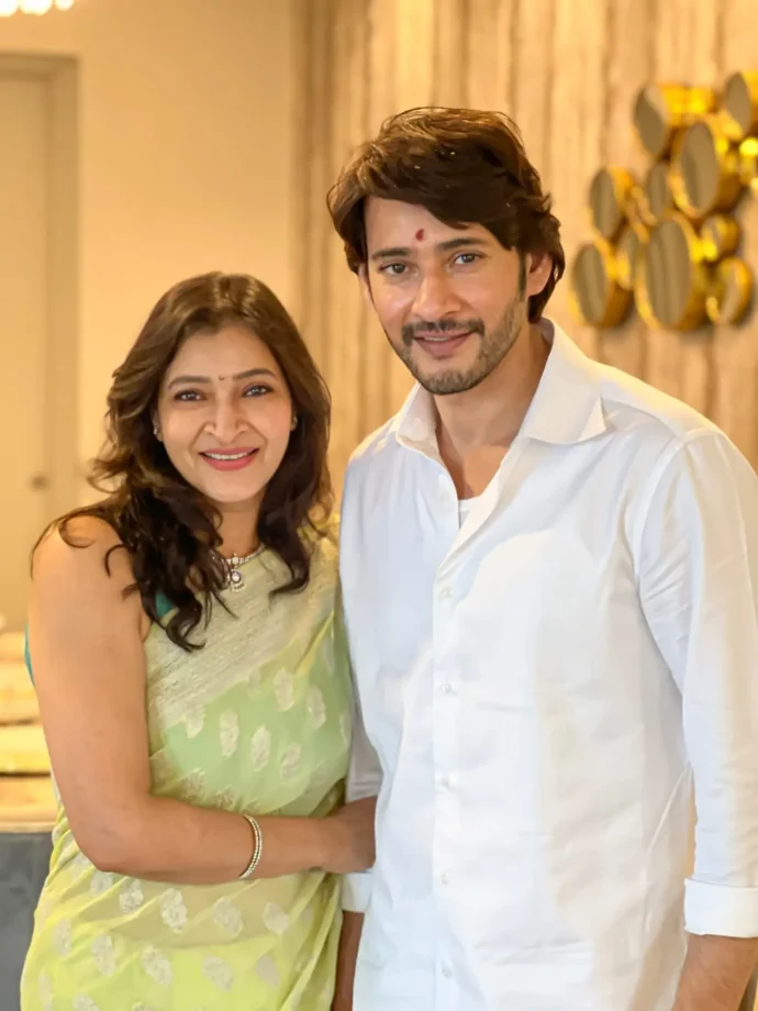 Akshay Kumar, Kangana Ranaut, Mahesh Babu To Vivek Oberoi: Peek Into Celebrities' Raksha Bandhan Celebration 1