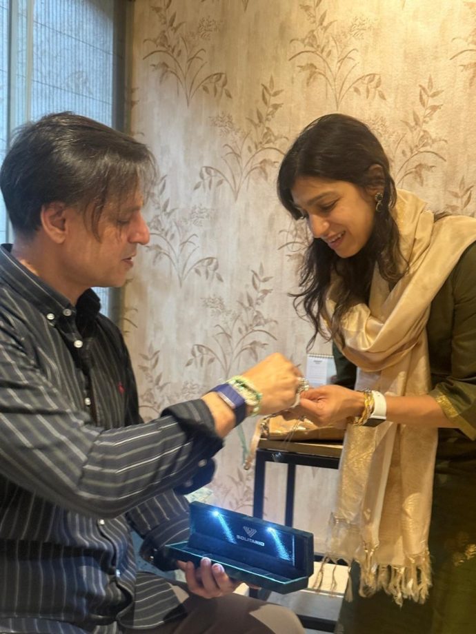 Akshay Kumar, Kangana Ranaut, Mahesh Babu To Vivek Oberoi: Peek Into Celebrities' Raksha Bandhan Celebration 1