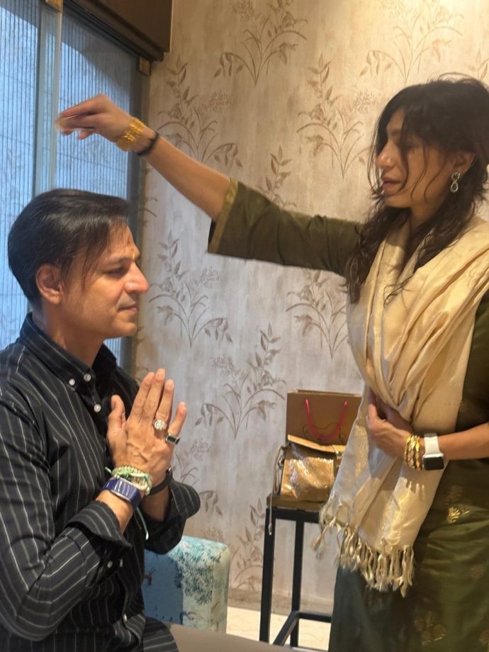 Akshay Kumar, Kangana Ranaut, Mahesh Babu To Vivek Oberoi: Peek Into Celebrities' Raksha Bandhan Celebration 1