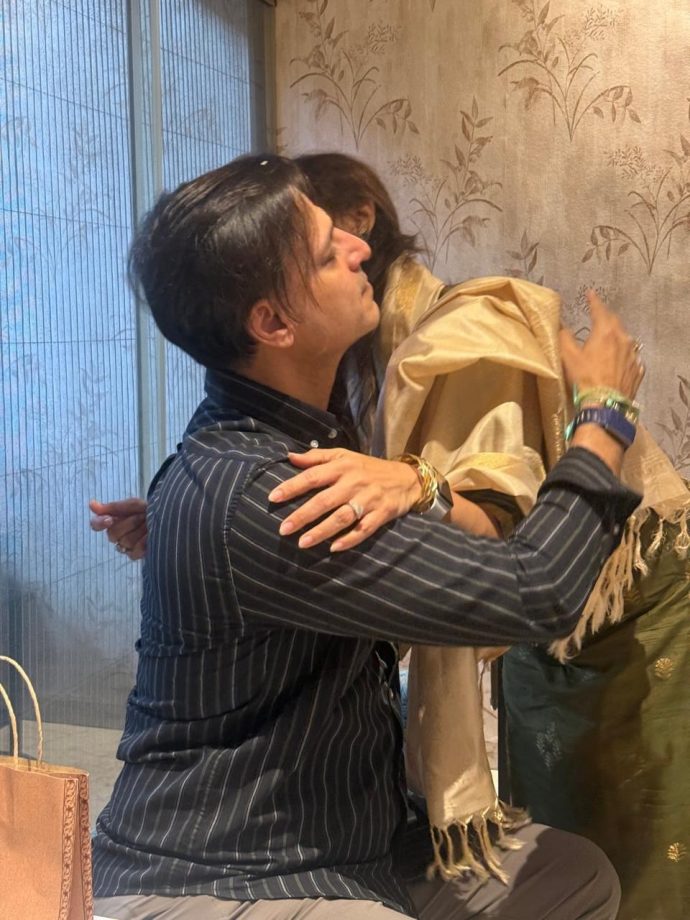 Akshay Kumar, Kangana Ranaut, Mahesh Babu To Vivek Oberoi: Peek Into Celebrities' Raksha Bandhan Celebration 1
