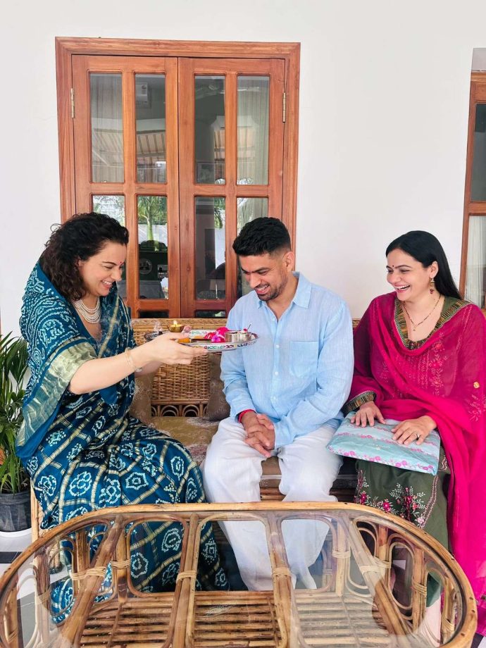 Akshay Kumar, Kangana Ranaut, Mahesh Babu To Vivek Oberoi: Peek Into Celebrities' Raksha Bandhan Celebration 1