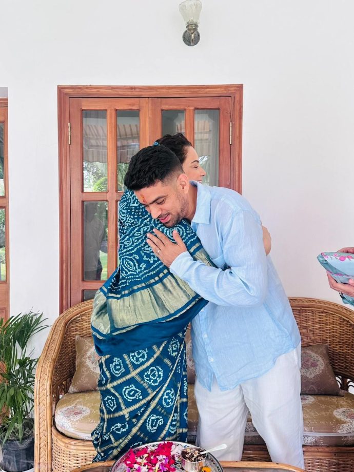 Akshay Kumar, Kangana Ranaut, Mahesh Babu To Vivek Oberoi: Peek Into Celebrities' Raksha Bandhan Celebration 1