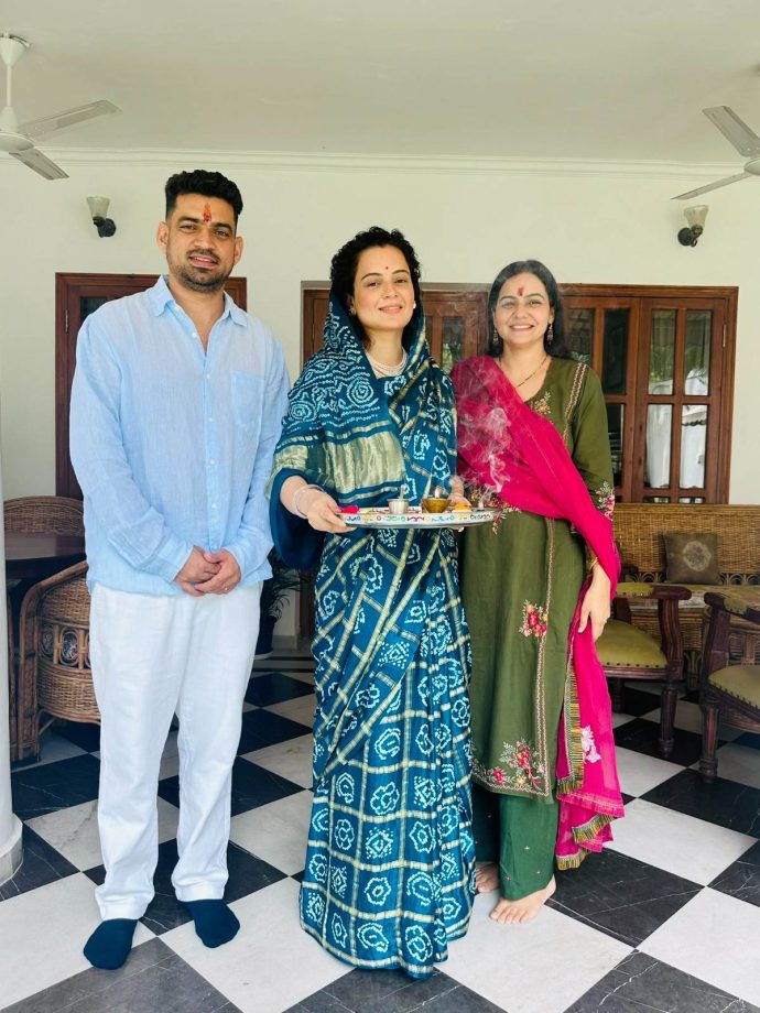 Akshay Kumar, Kangana Ranaut, Mahesh Babu To Vivek Oberoi: Peek Into Celebrities' Raksha Bandhan Celebration 1
