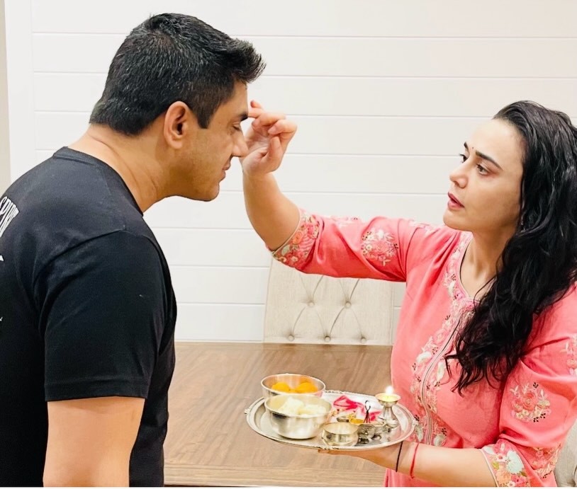 Akshay Kumar, Kangana Ranaut, Mahesh Babu To Vivek Oberoi: Peek Into Celebrities' Raksha Bandhan Celebration 1