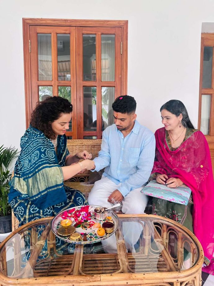 Akshay Kumar, Kangana Ranaut, Mahesh Babu To Vivek Oberoi: Peek Into Celebrities' Raksha Bandhan Celebration 1