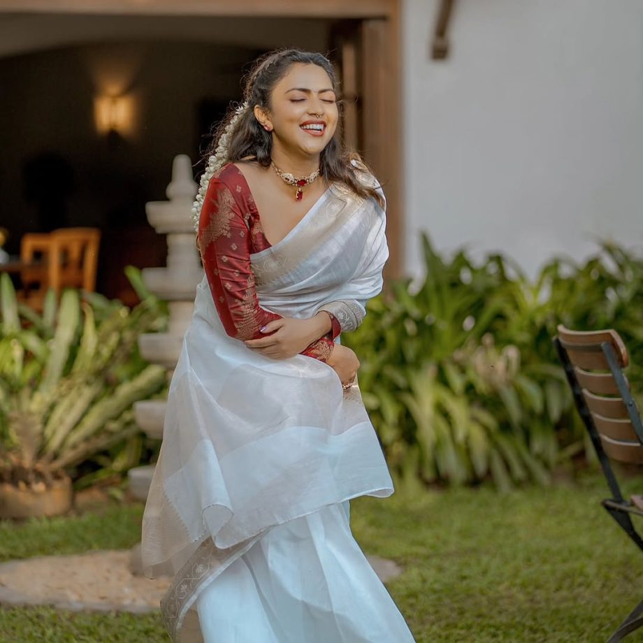 Anna Ben, Amala Paul, Shruti Haasan, Sobhita Dhulipala Serve 4 Stunning Kasavu White Saree Looks 1