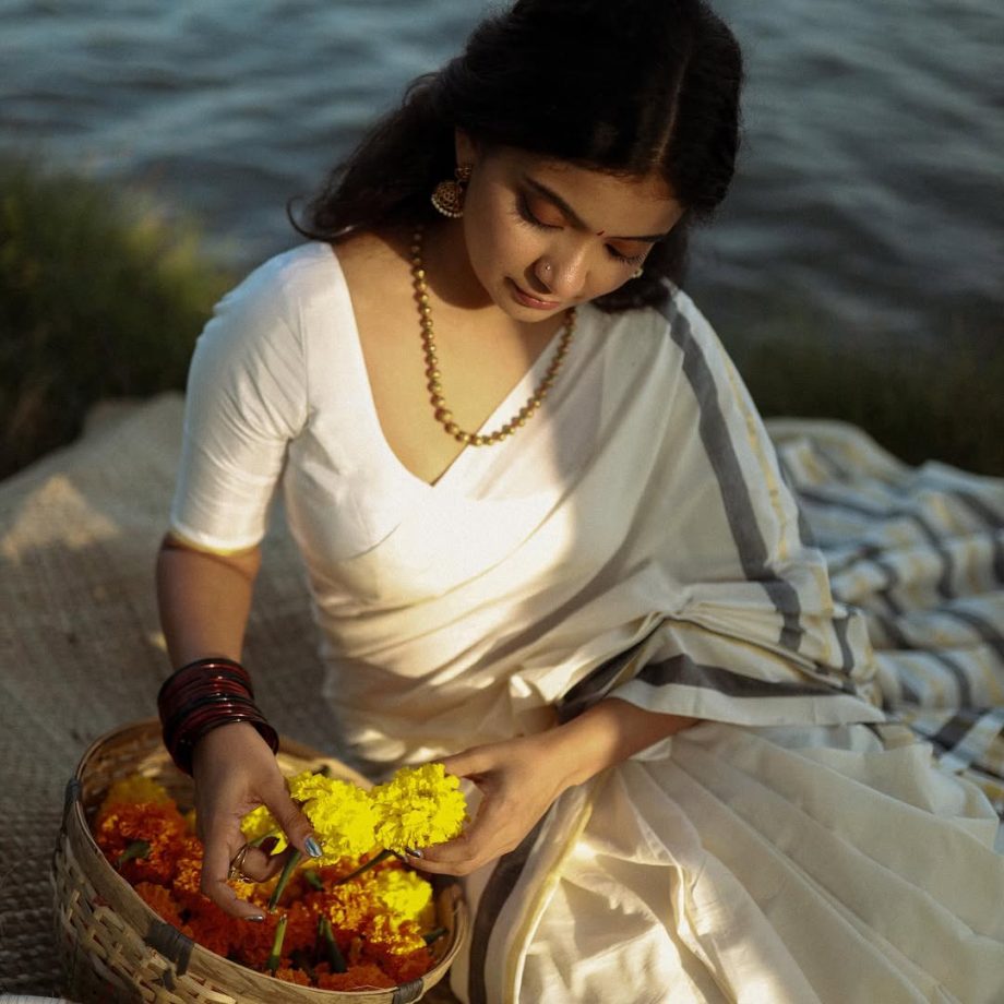 Anna Ben, Amala Paul, Shruti Haasan, Sobhita Dhulipala Serve 4 Stunning Kasavu White Saree Looks 1