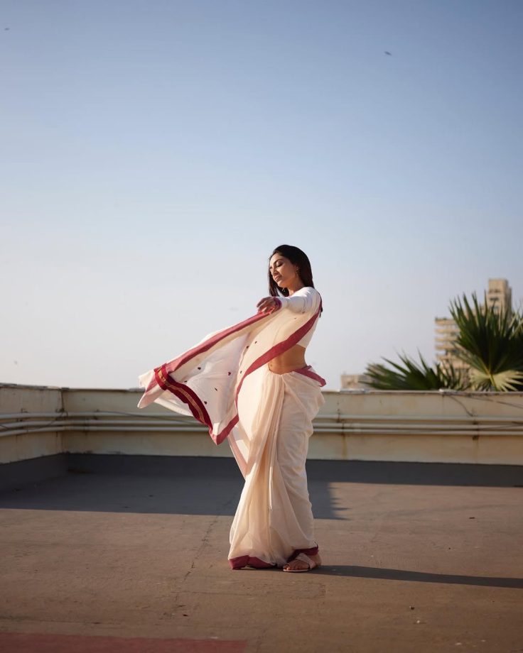 Anna Ben, Amala Paul, Shruti Haasan, Sobhita Dhulipala Serve 4 Stunning Kasavu White Saree Looks 1