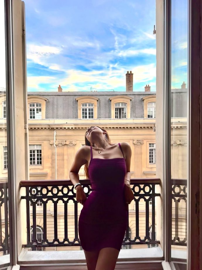 Anushka Sen's Fashion Formula: 23-Year-Old Actress Shows How to Style Backless and Spaghetti Mini Dresses 1