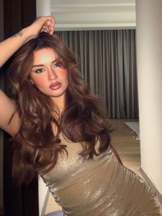 Avneet Kaur Golden Glittering Dress Exudes Sparkle, Glamour 1