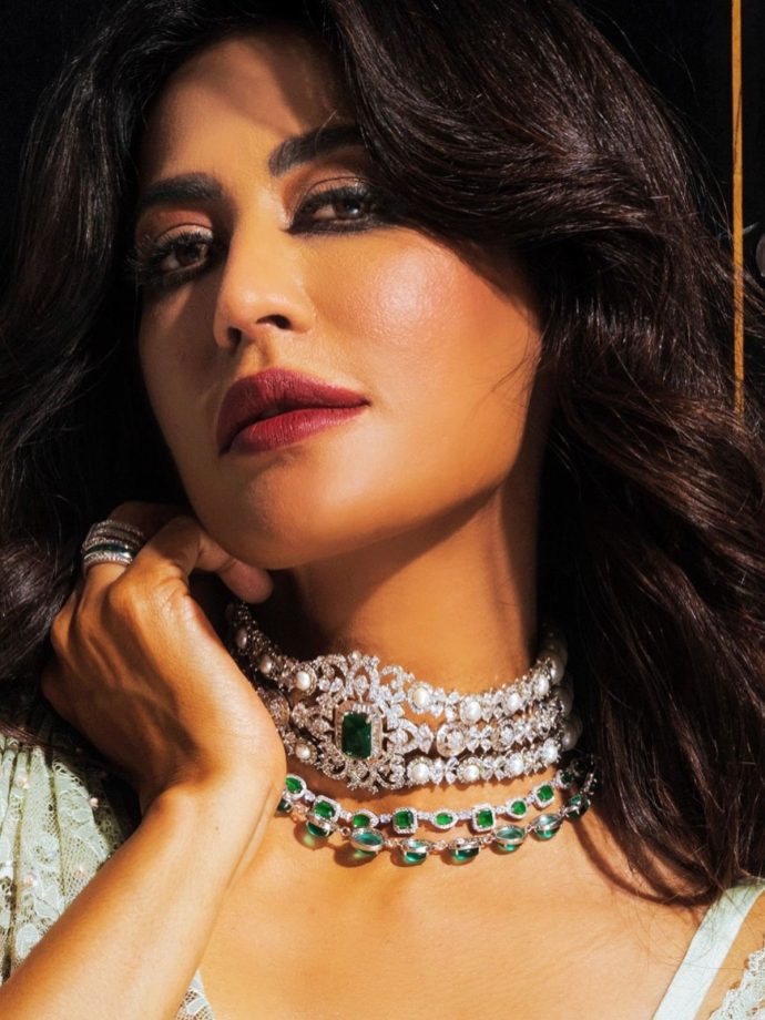 Chitrangda Singh Exudes Vintage Glamour in Tarun Tahiliani Saree 1