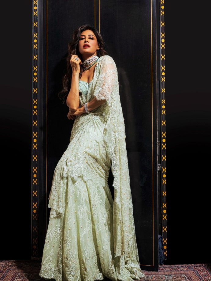 Chitrangda Singh Exudes Vintage Glamour in Tarun Tahiliani Saree 1
