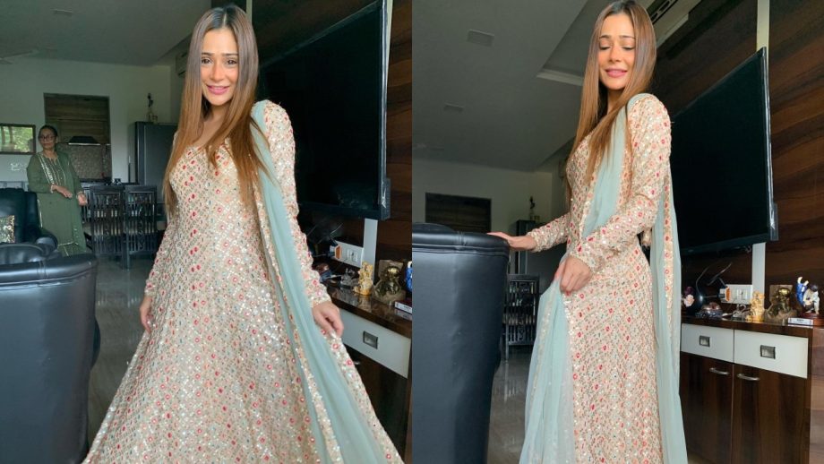 Eid 2026: Ethnic Suit Inspiration From Aamna Sharif, Sanjeeda Shaikh, Anjuum Faakih, UorfiJaved and Sara Khan 1