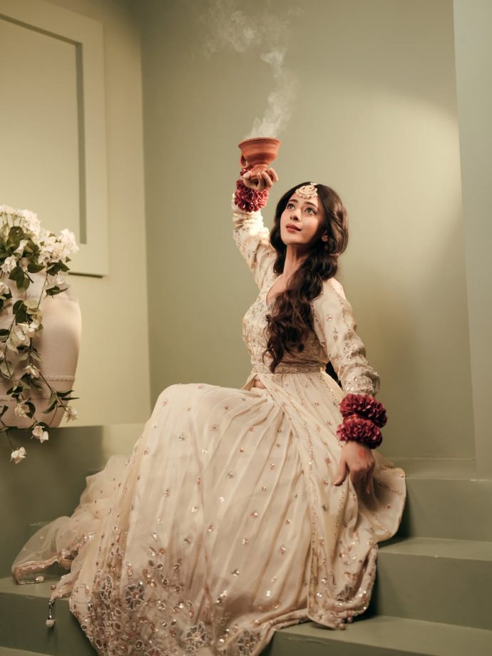 Eid 2026: Hina Khan, Reem Shaikh, Dipika Kakar and Hiba Nawab Serve Gorgeous Ethnic Suit Inspiration 1