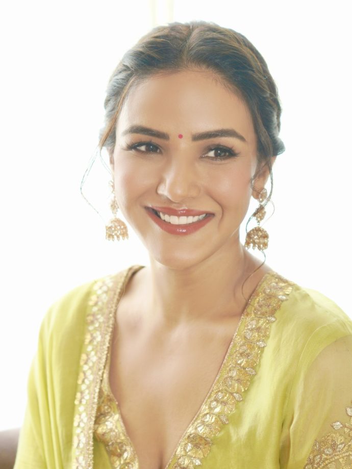 Jasmin Bhasin’s Light Green Kurta Set Is a Dreamy Festive Fashion Pick 1