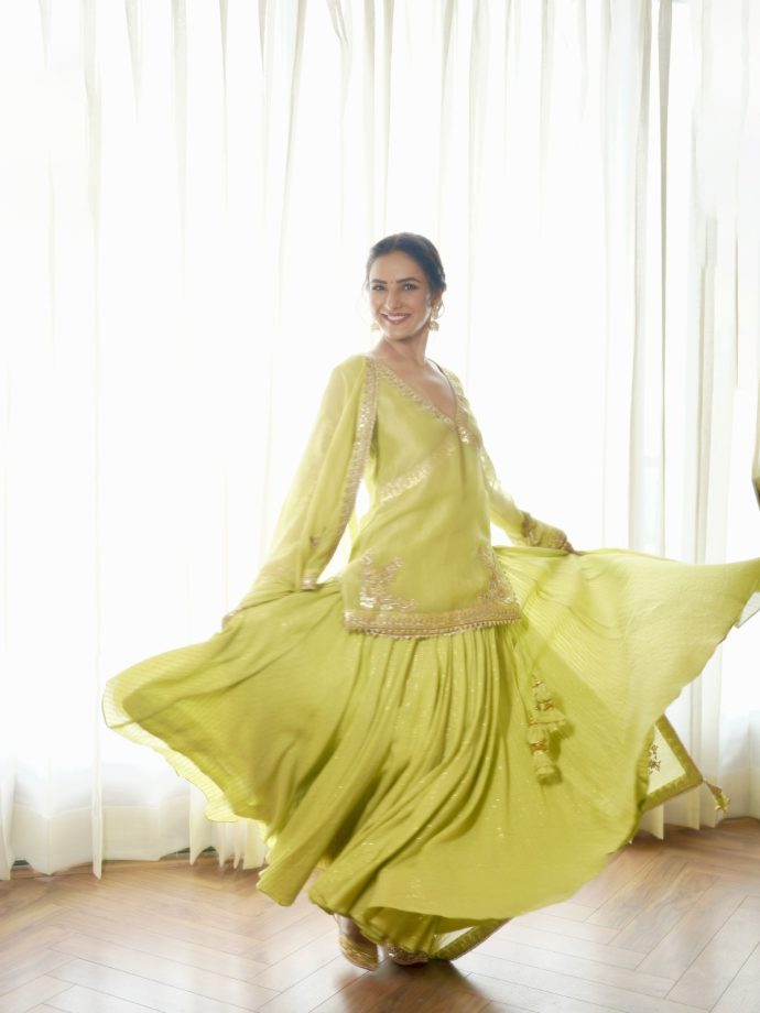 Jasmin Bhasin’s Light Green Kurta Set Is a Dreamy Festive Fashion Pick 1