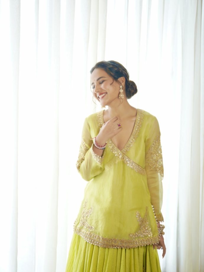 Jasmin Bhasin’s Light Green Kurta Set Is a Dreamy Festive Fashion Pick 1