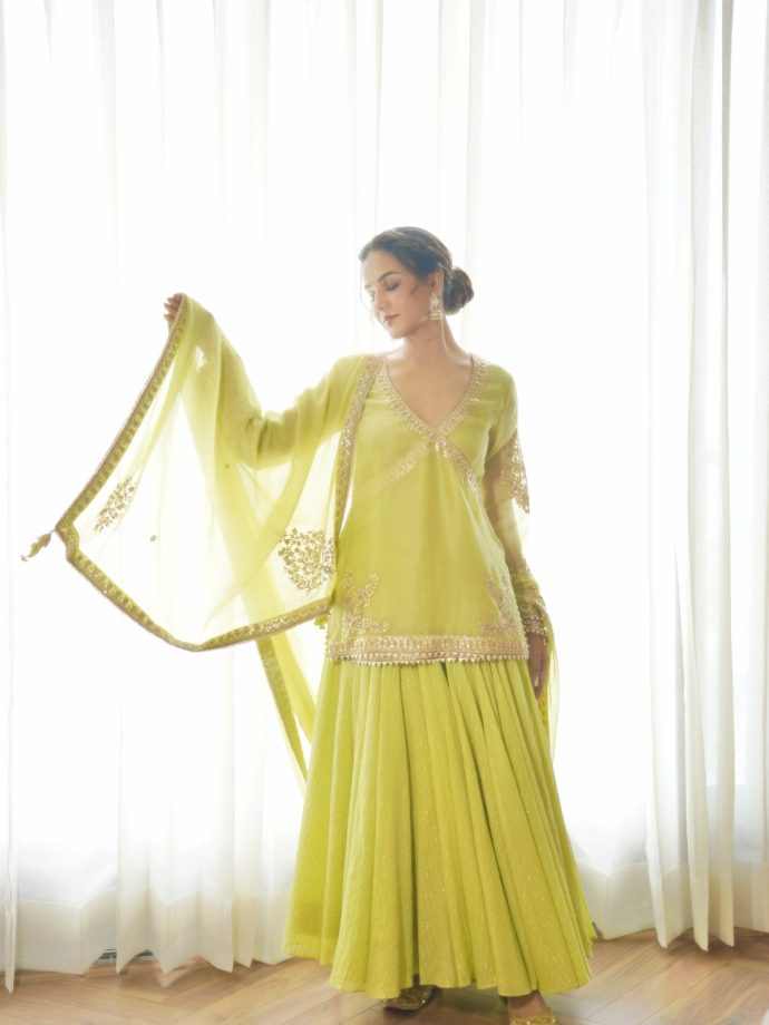 Jasmin Bhasin’s Light Green Kurta Set Is a Dreamy Festive Fashion Pick 1
