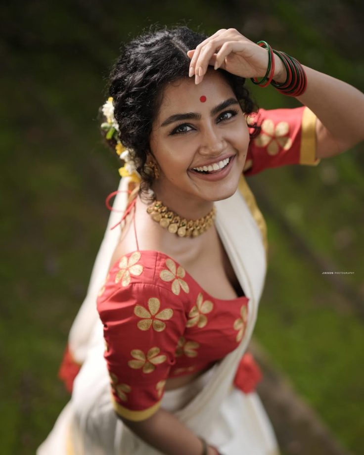Kasavu Half Saree Fashion: Amala Paul, Anupama Parameswaran, Keerthy Suresh Serve Onam Style Goals 1