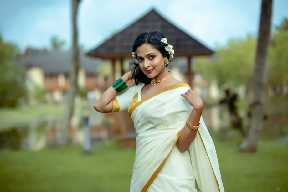 Kasavu Half Saree Fashion: Amala Paul, Anupama Parameswaran, Keerthy Suresh Serve Onam Style Goals 1