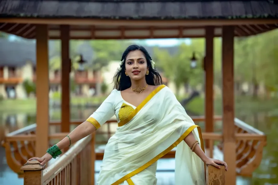 Kasavu Half Saree Fashion: Amala Paul, Anupama Parameswaran, Keerthy Suresh Serve Onam Style Goals 1