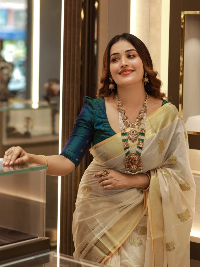 Kasavu Saree for Onam: Anumol Anukutty, Nivetha Thomas and Anna Ben Serve Festive Fashion Goals 1