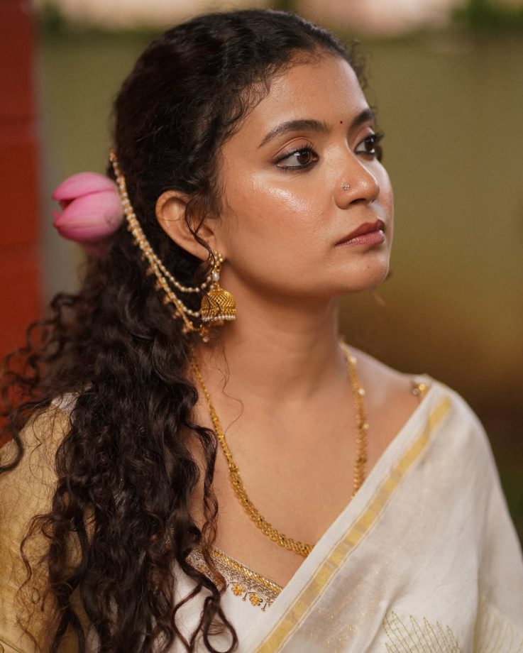 Kasavu Saree for Onam: Anumol Anukutty, Nivetha Thomas and Anna Ben Serve Festive Fashion Goals 1