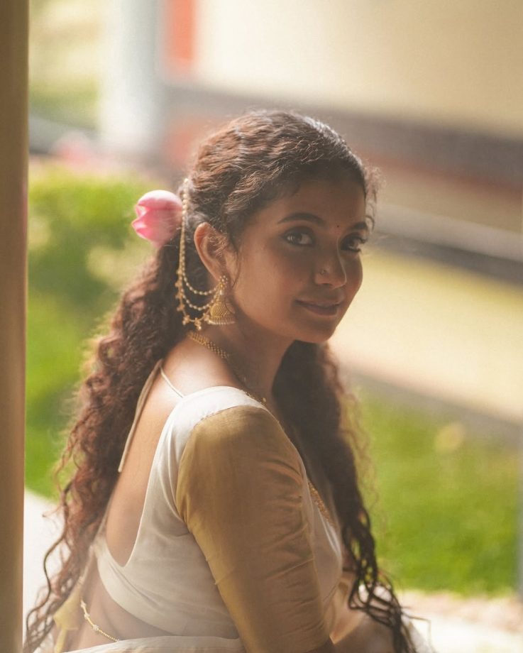 Kasavu Saree for Onam: Anumol Anukutty, Nivetha Thomas and Anna Ben Serve Festive Fashion Goals 1